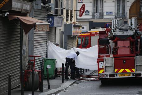 Francia: violento incendio a Parigi, otto morti, 2 bambini © EPA