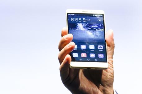 Anche Huawei scommette sul telefono pieghevole © AP
