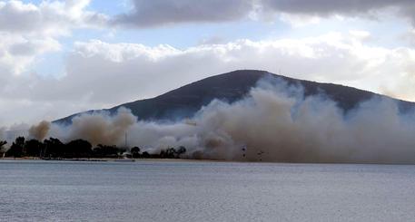 Incendio in area protetta Alghero, distrutte 250 roulotte © ANSA