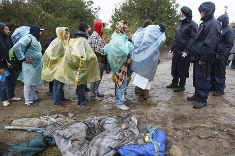 Migranti tra Croazia e Ungheria © EPA