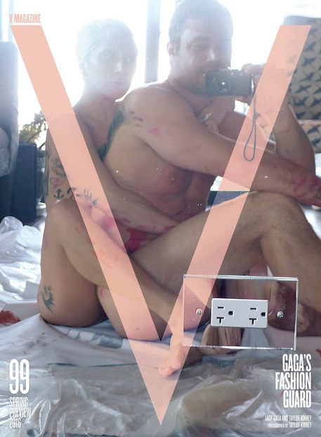 Lady Gaga nuda con boyfirend Taylor Kinney dopo aver fatto sesso © Ansa