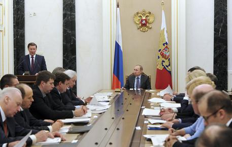 Vladimir Putin al comitato anticorruzione © AP