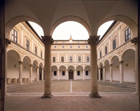 Urbino, Cortile d'onore del Palazzo Ducale © ANSA