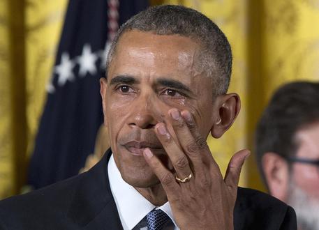 Obama piange ricordando le stragi di bambini © AP
