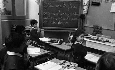 Una classe di Roma nel gennaio del 1977 © ANSA/OLDPIX