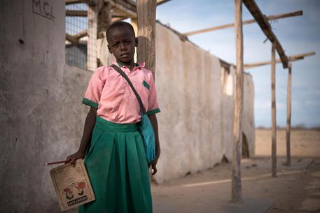 Una bambina della scuola primaria in Kenya - Credits: Allan Gichigi per Save the Children © ANSA