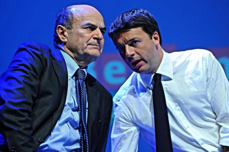 Pier Luigi Bersani con Matteo Renzi in una foto d'archivio © ANSA
