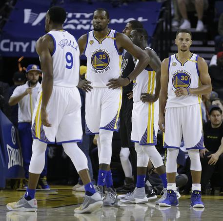 Andre Iguodala,Kevin Durant,Stephen Curry © AP