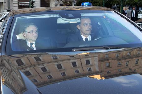 Il governatore della Banca d'Italia, Ignazio Visco, all'arrivo al ministero © ANSA