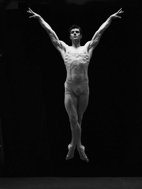 Tv: 'La mia danza libera', Bolle porta il balletto nel pop © ANSA