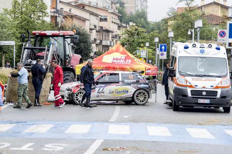La Renault Clio dell'equipaggio Bonaso-Palazzi dopo l'incidente avvenuto oggi al Rally Legend a San Marino © ANSA