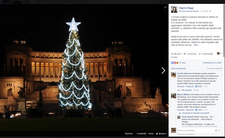 L'albero di natale con i nuovi addobbi postato dal sindaco di Roma su Facebook © Ansa