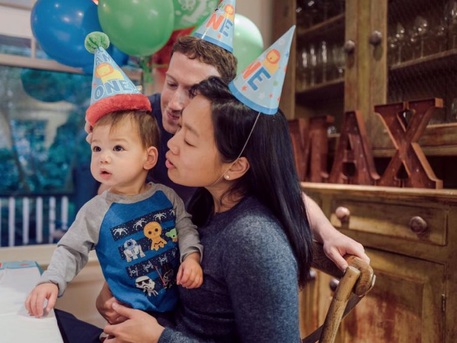 Mark Zuckerberg e la moglie Priscilla festeggiano il compleanno di Max © Ansa