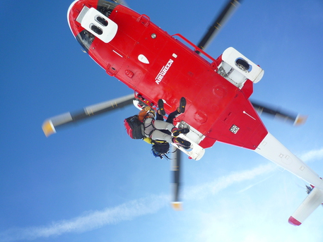 L'elicottero del soccorso alpino valdostano © ANSA
