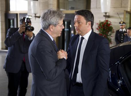 Matteo Renzi e Paolo Gentiloni in una foto d'archivio © ANSA