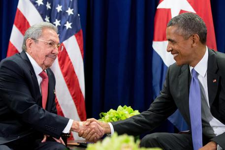 Barack Obama e Raul Castro in una foto d'archivio a un bilaterale alle Nazioni Unite © AP