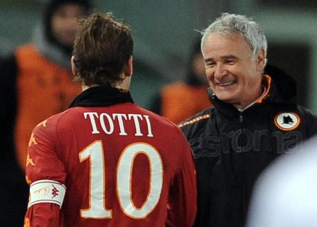 Francesco Totti e Claudio Ranieri in una foto del 2011 © ANSA