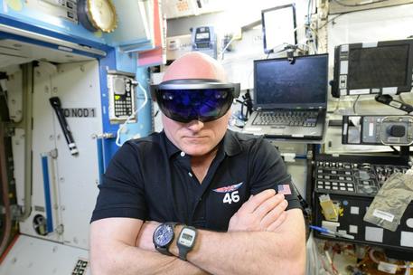 Microsoft Hololens sulla Stazione Spaziale Internazionale © ANSA