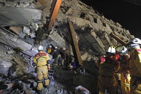 Taiwan: 4 sopravvissuti dopo circa tre giorni dal terremoto © AP