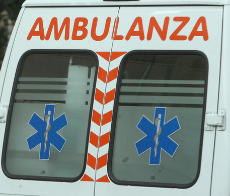 Un' ambulanza all'interno del Policlinico Umberto I a Roma © ANSA