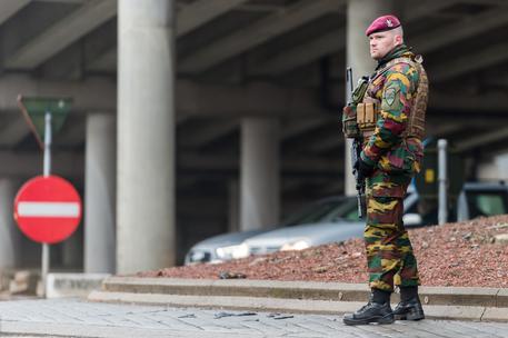 Soldati all'aeroporto di Bruxelles © AP