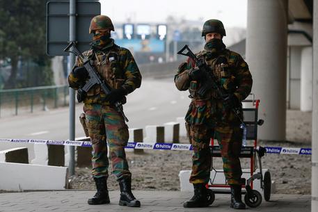 Soldati all'aeroporto di Zaventem © EPA
