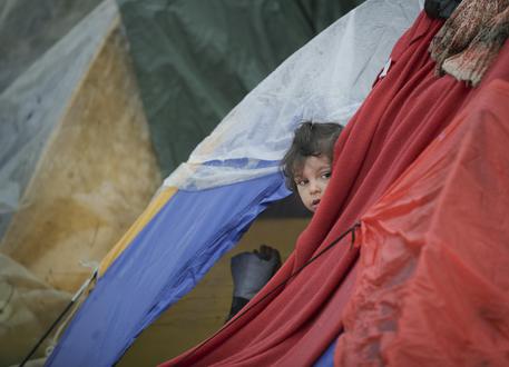 Migranti: anche Macedonia chiude confini © AP