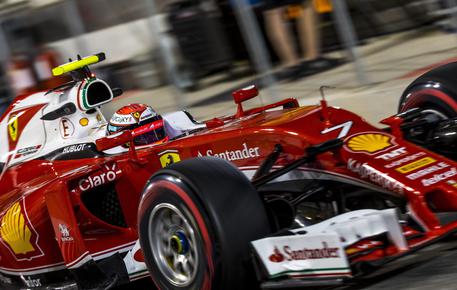 Ferrari lontana da Mercedes, ma Vettel 'niente paura' © EPA