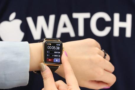 Il nuovo Apple Watch potrebbe telefonare © ANSA