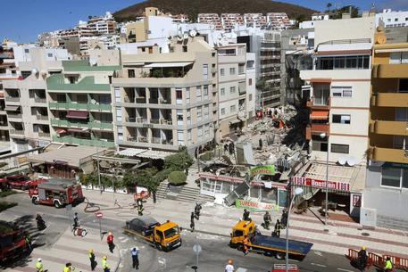 Crollo a Tenerife, due italiani dispersi e uno ferito © EPA