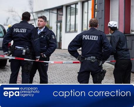 Poliziotti tedeschi sul luogo dell'esplosione © EPA