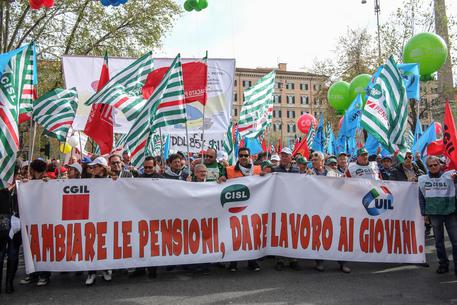 Un momento della manifestazione sulle pensioni indetta da Cgil, Cisl e Uil, a Roma © ANSA