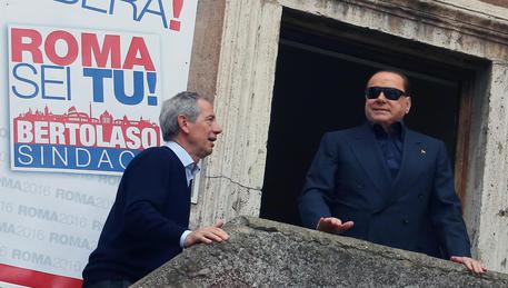 Silvio Berlusconi e Guido Bertolaso in una foto del mese scorso © ANSA