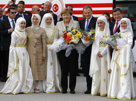 Merkel visita campo profughi in Turchia © EPA