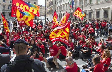 Meridiana: lavoratori manifestano nel centro di Roma © ANSA