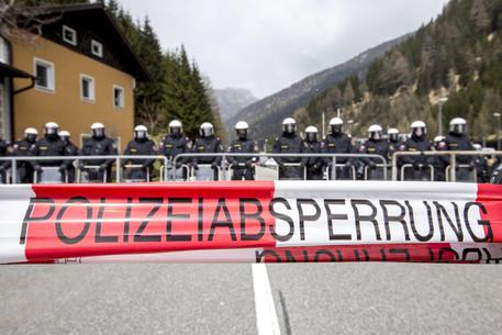Migranti: Austria schiera 80 poliziotti al Brennero © EPA