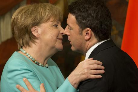 Angela Merkel e Matteo Renzi © AP