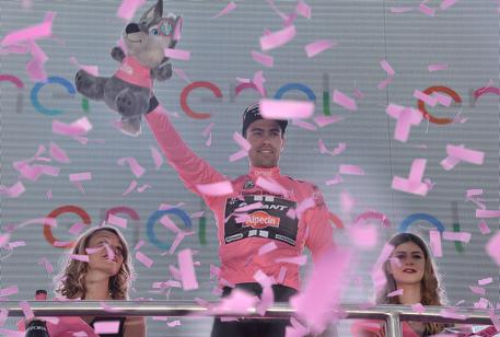Giro d'Italia 2016: Tom Domoulin in rosa per un centesimo di secondo © ANSA