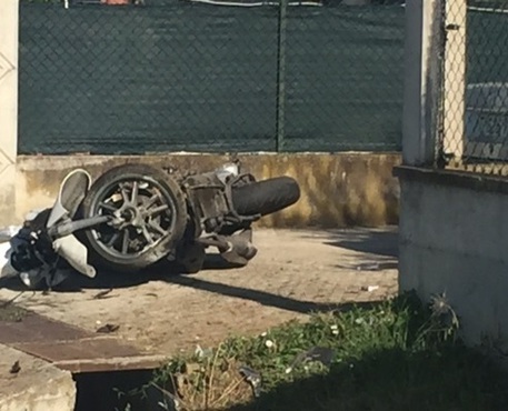 incidente, scoppia pneumatico scooter muore 32enne a Tortoreto (Teramo) © ANSA