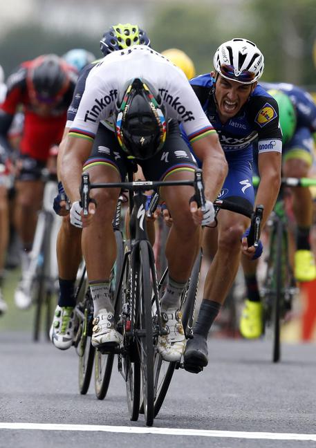 Tour: Sagan vince la seconda tappa e prende la maglia gialla © EPA