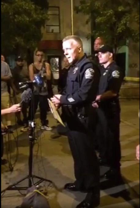 La polizia dopo le sparatorie ad Austin © EPA