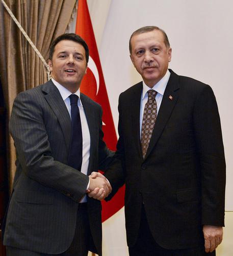 Botta e risposta a distanza tra Renzi e Erdogan © ANSA 