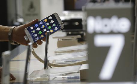 Samsung: appello a clienti, non usate Galaxy Note 7 © AP