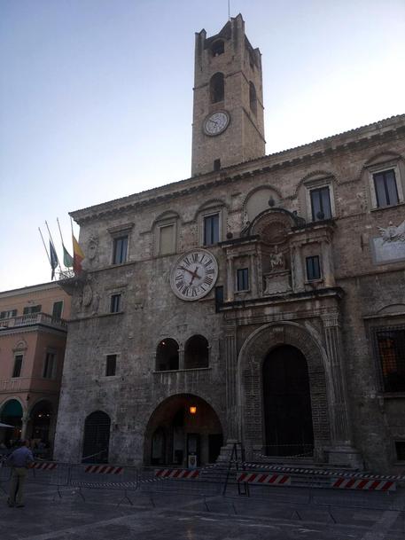 Sisma: transennato ad Ascoli Palazzo del Popolo © ANSA