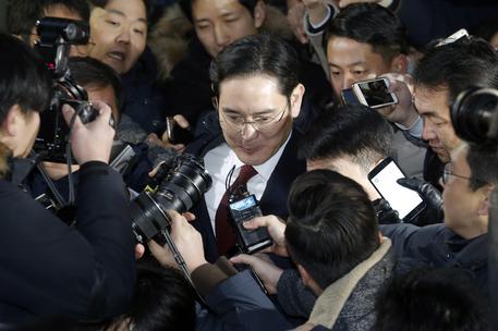 Samsung heir grilled over corruption scandal © EPA