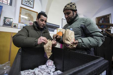 McDonald's di Borgo Pio offre pasti a senzatetto © ANSA