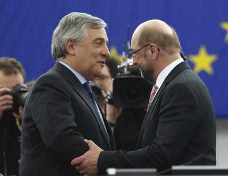 Passaggio consegne Schulz-Tajani © AP
