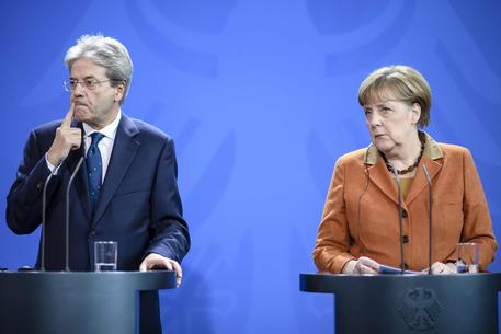 Paolo Gentiloni insieme ad Angela Merkel © EPA