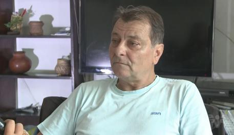 Il fermo immagine tratto dalla tv brasiliana Tv Tribuna con l'ex  terrorista Cesare Battisti nel corso dell'intervista © ANSA