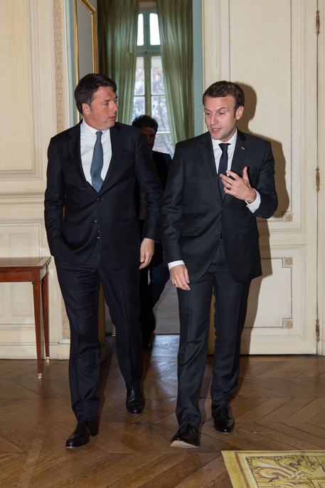 Il segretario del Pd Matteo Renzi e il presidente francese Emmanuel Macron ANSA/UFFICIO STAMPA PD © Ansa